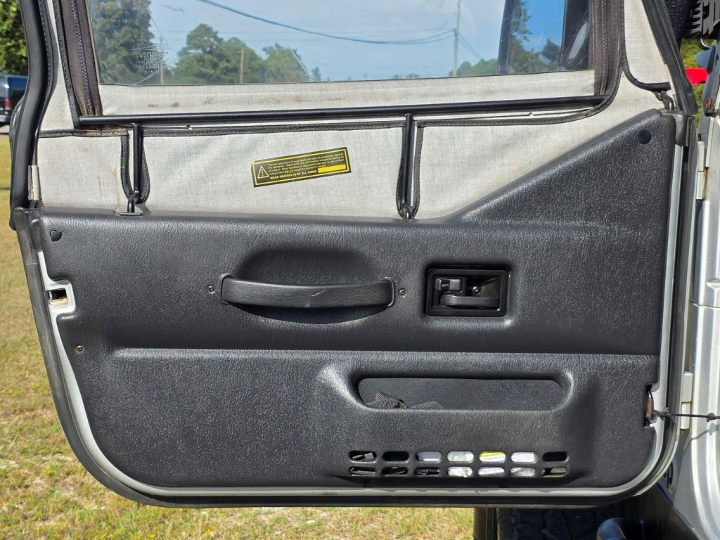 2003 Jeep Wrangler Image 32