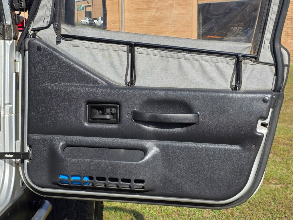 2003 Jeep Wrangler Image 33