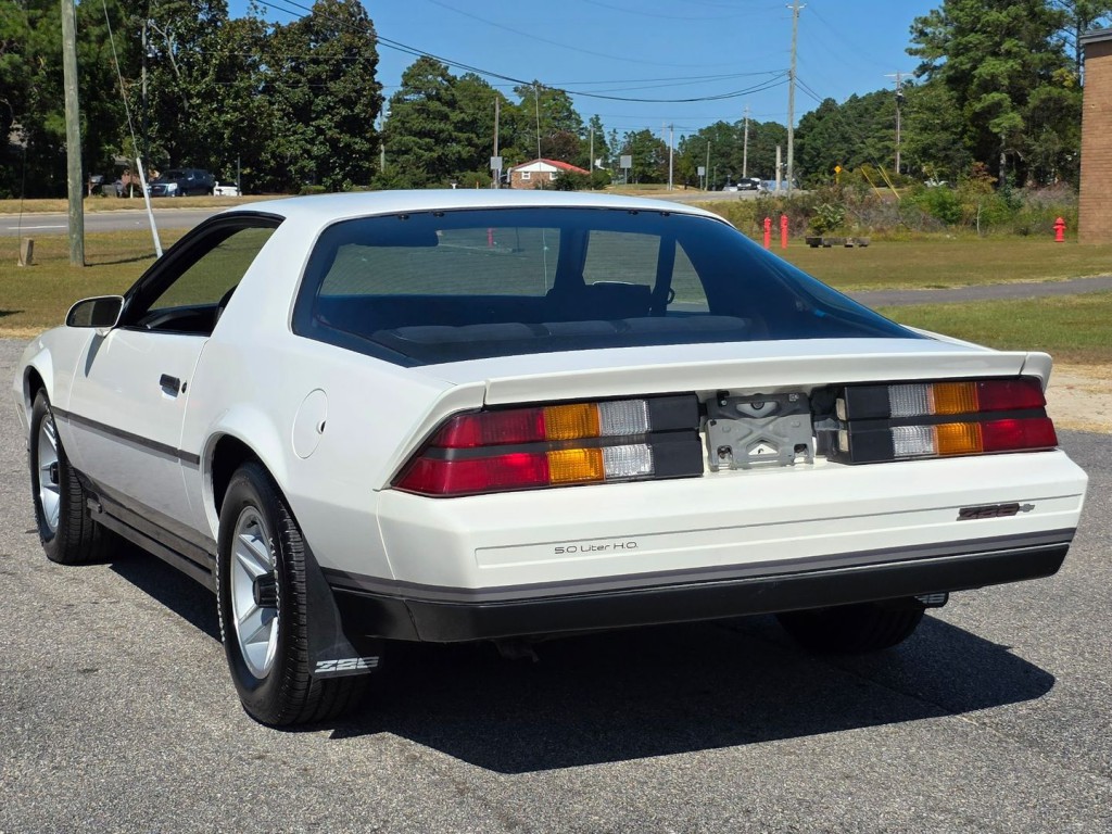 1984 Chevrolet Camaro Image 10