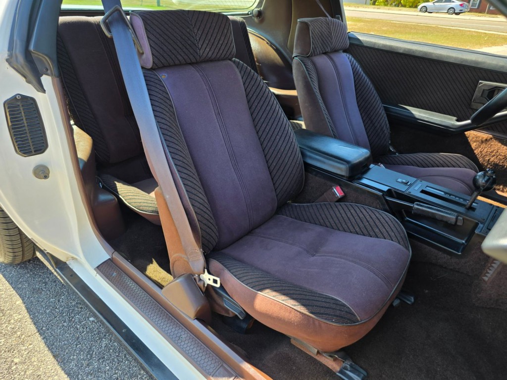 1984 Chevrolet Camaro Image 27