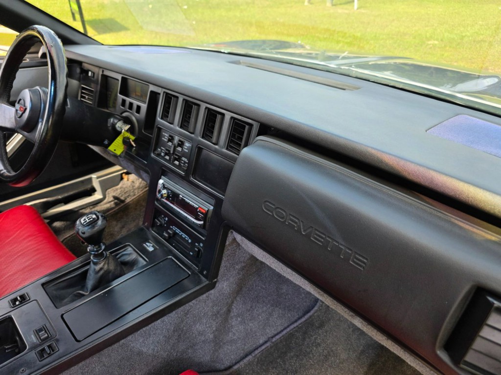 1986 Chevrolet Corvette Image 32