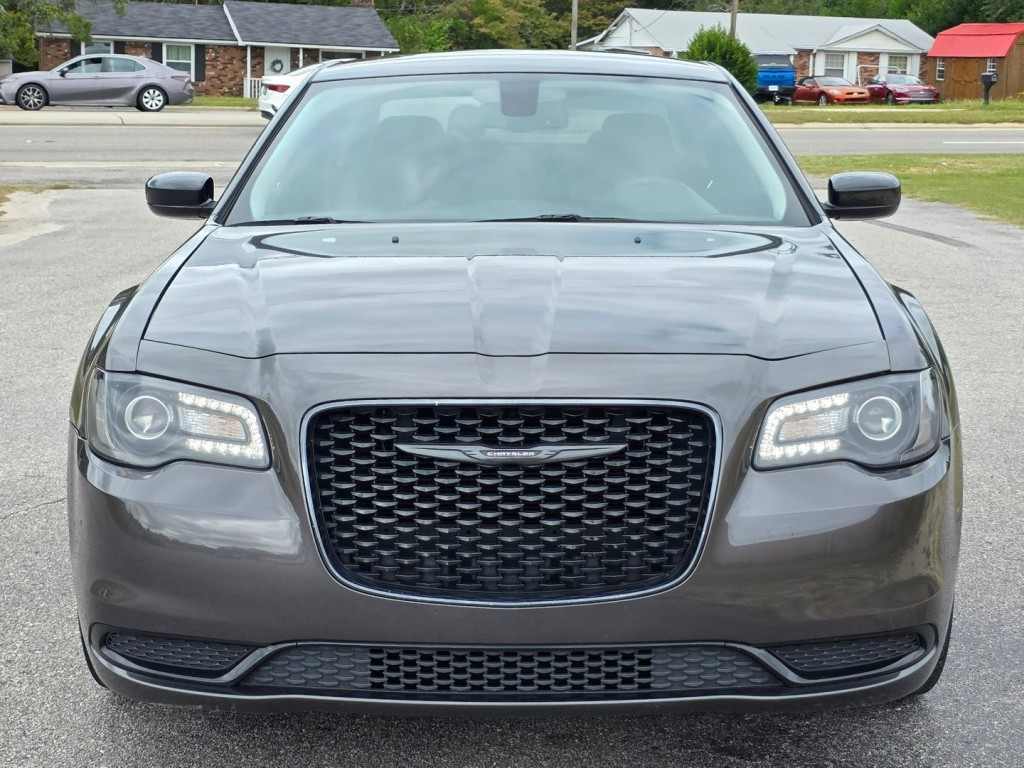2022 Chrysler 300 Image 3