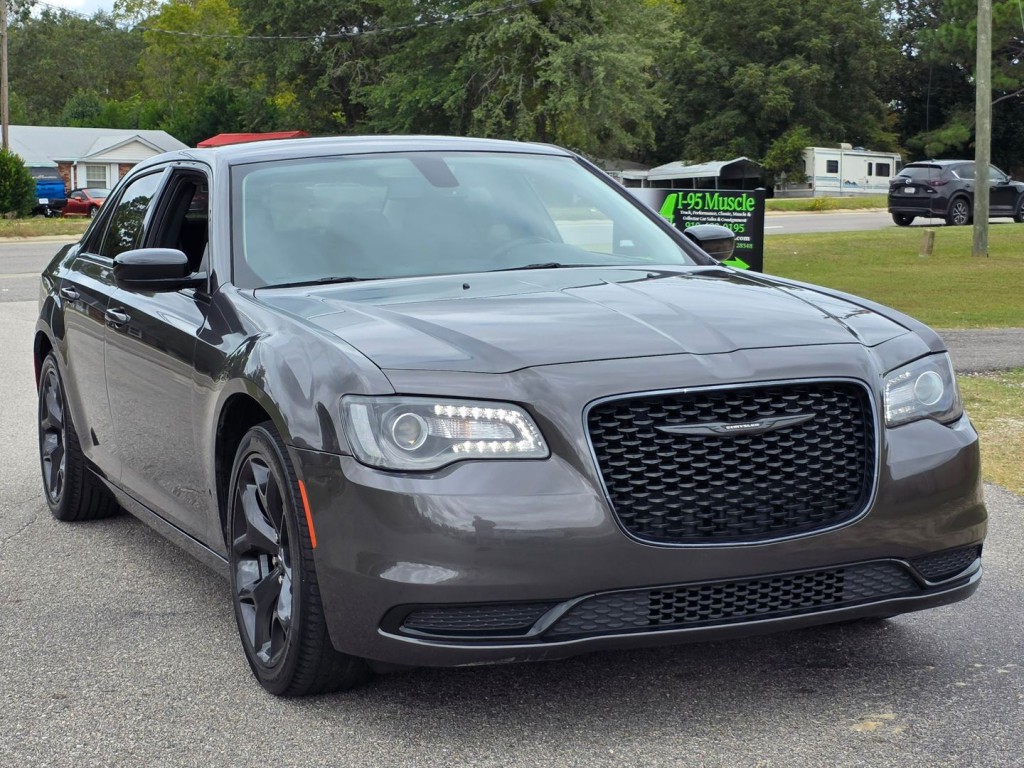 2022 Chrysler 300 Image 4