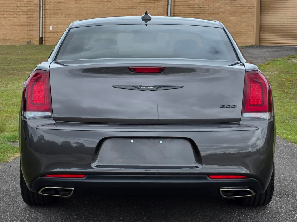 2022 Chrysler 300 Image 9