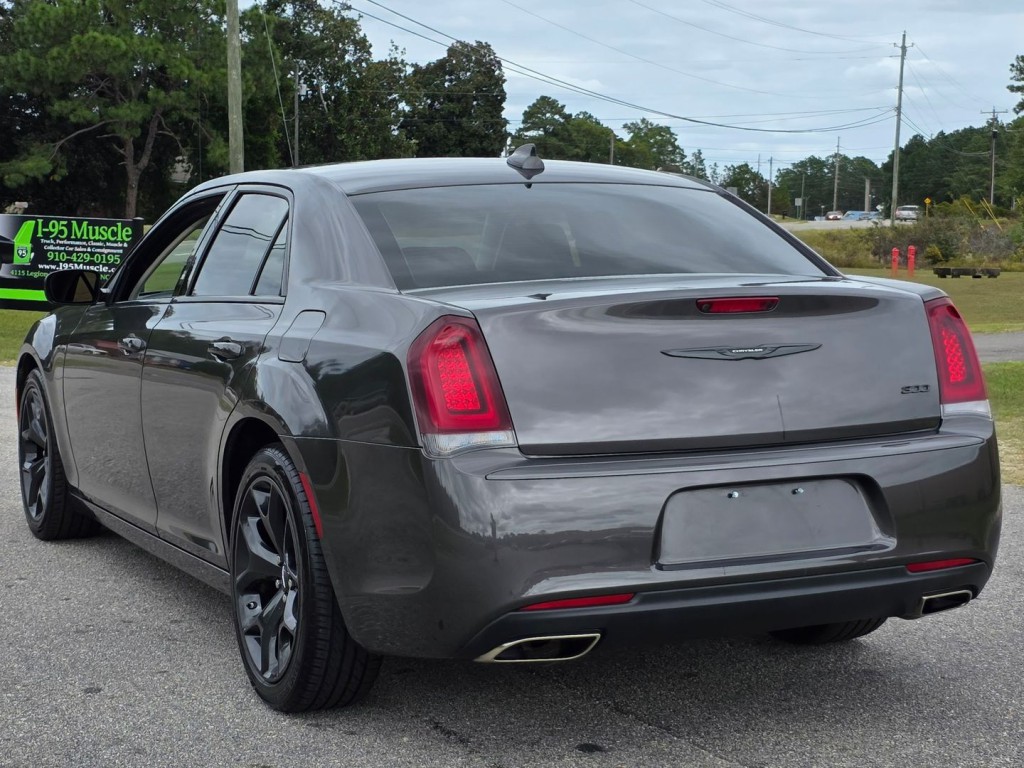 2022 Chrysler 300 Image 10