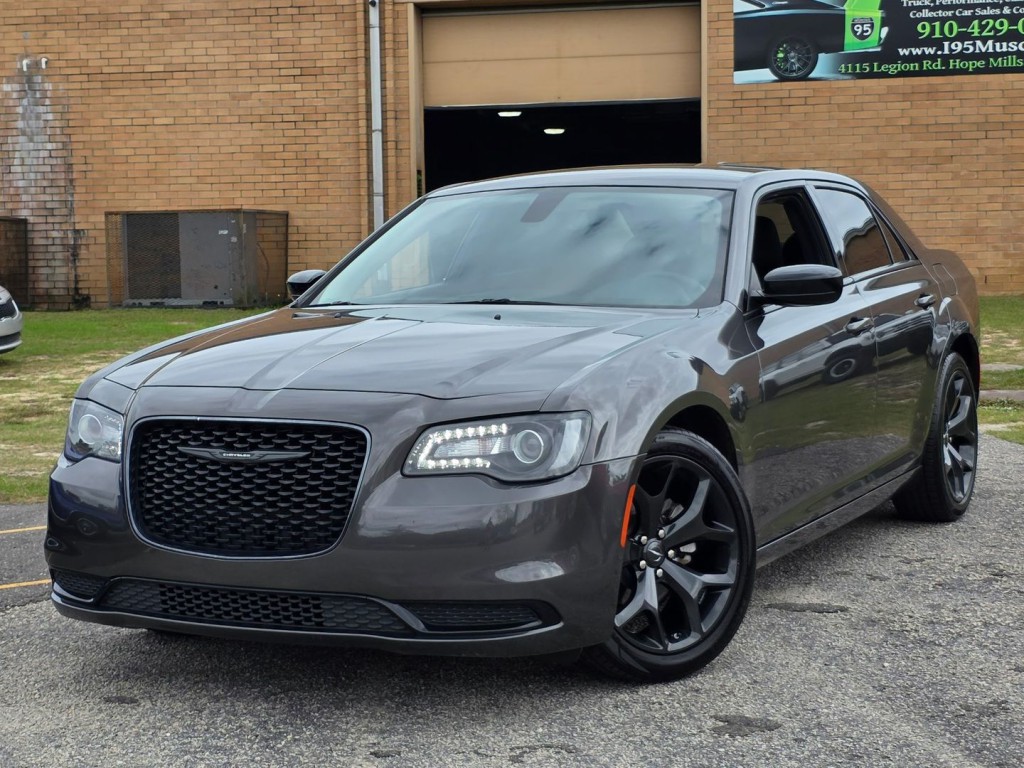 2022 Chrysler 300 Image 13
