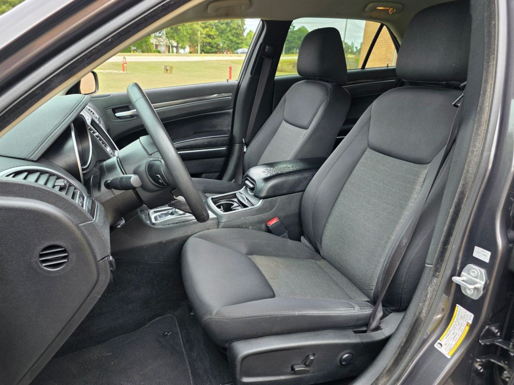 2022 Chrysler 300 Image 14