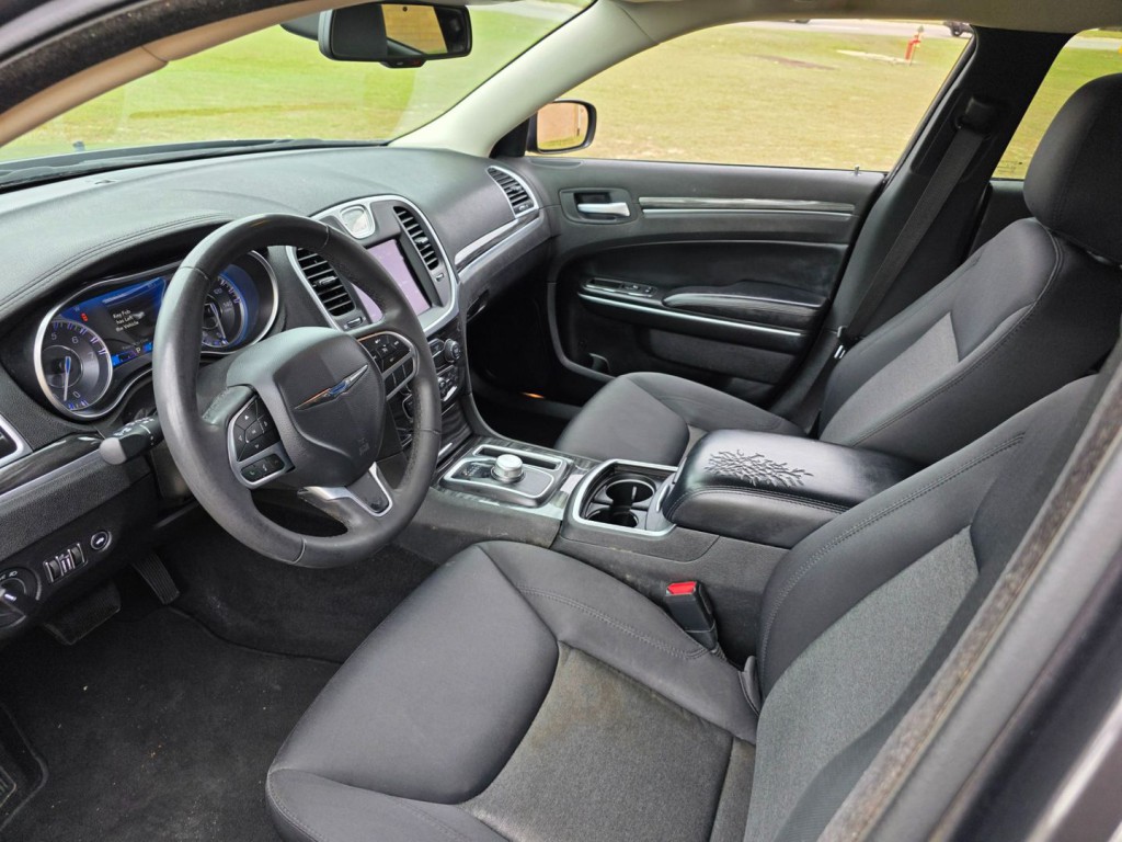 2022 Chrysler 300 Image 16