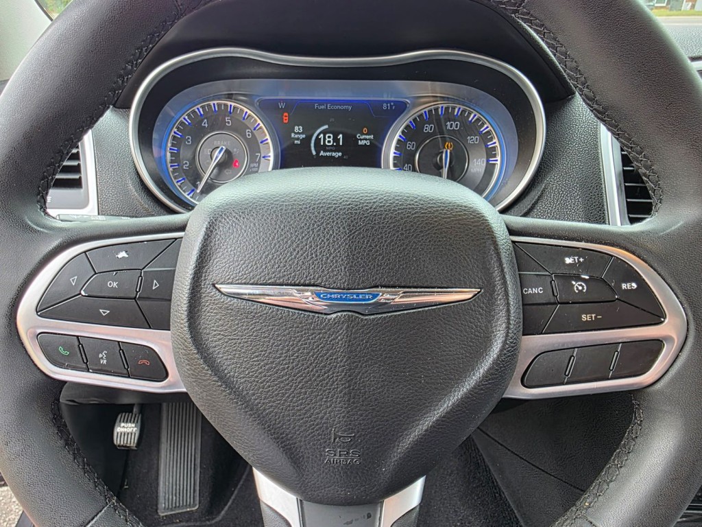 2022 Chrysler 300 Image 18