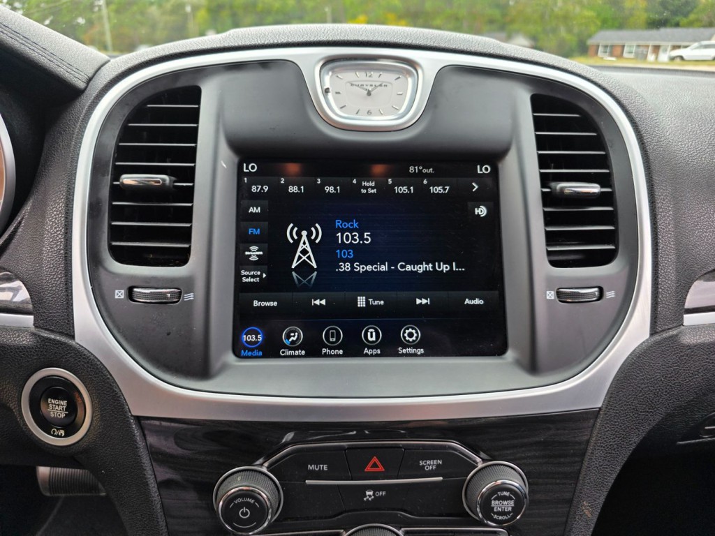 2022 Chrysler 300 Image 20