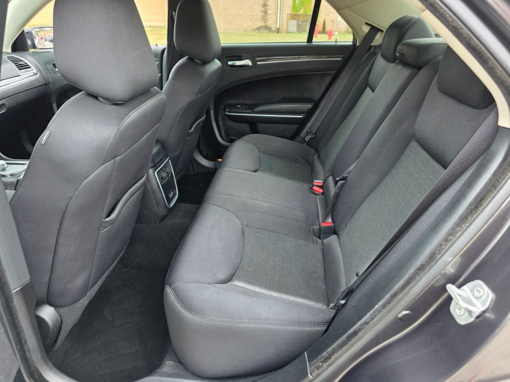 2022 Chrysler 300 Image 29