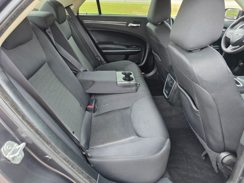 2022 Chrysler 300 Image 30
