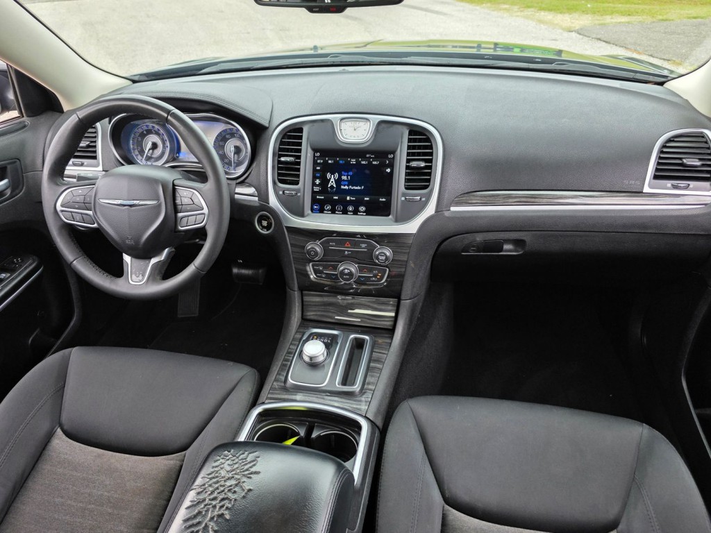 2022 Chrysler 300 Image 34