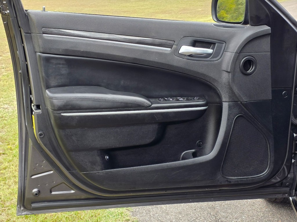 2022 Chrysler 300 Image 35