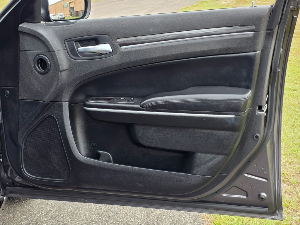 2022 Chrysler 300 Image 36