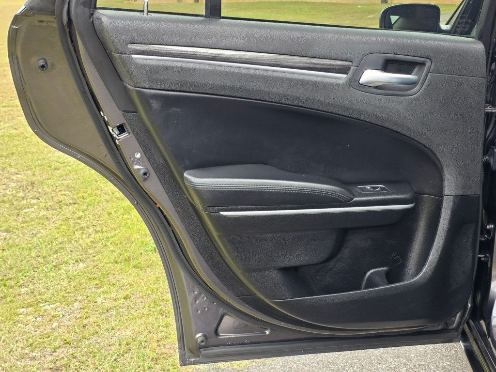 2022 Chrysler 300 Image 37