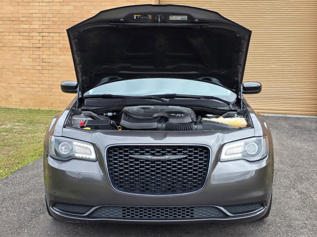 2022 Chrysler 300 Image 40