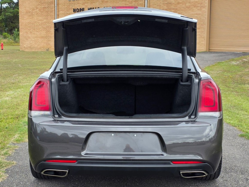 2022 Chrysler 300 Image 45