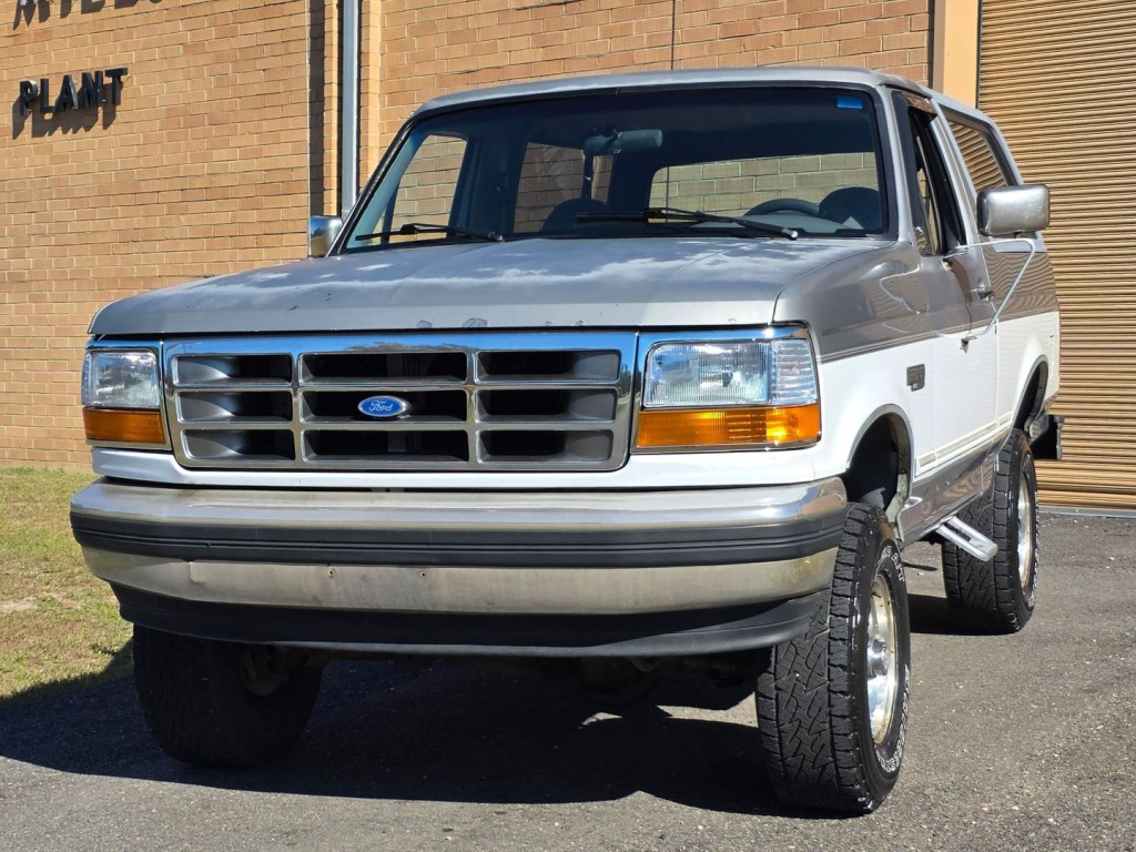 1995 Ford Bronco Image 2