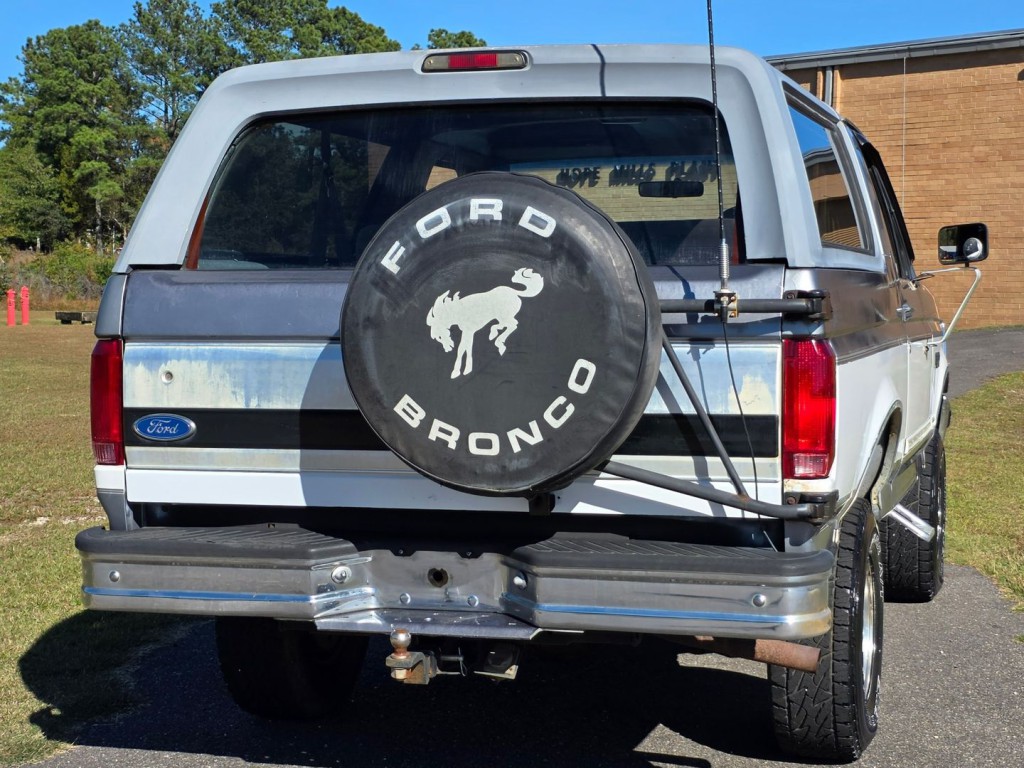 1995 Ford Bronco Image 8