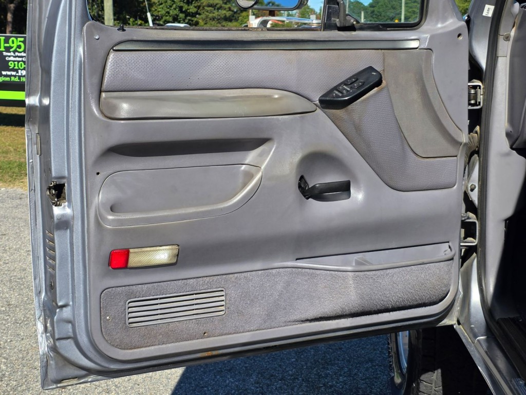 1995 Ford Bronco Image 40