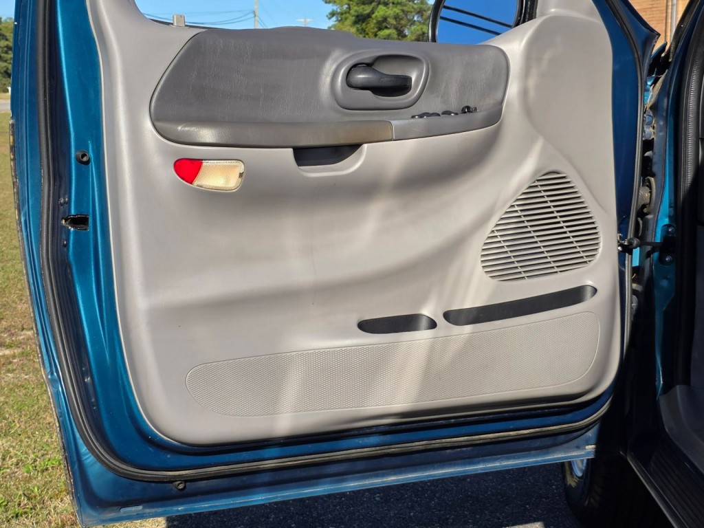 2000 Ford F-150 Image 32
