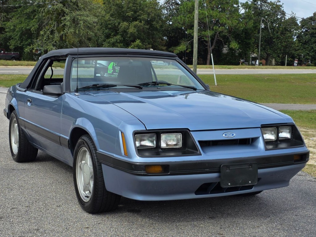 1986 Ford Mustang Image 4
