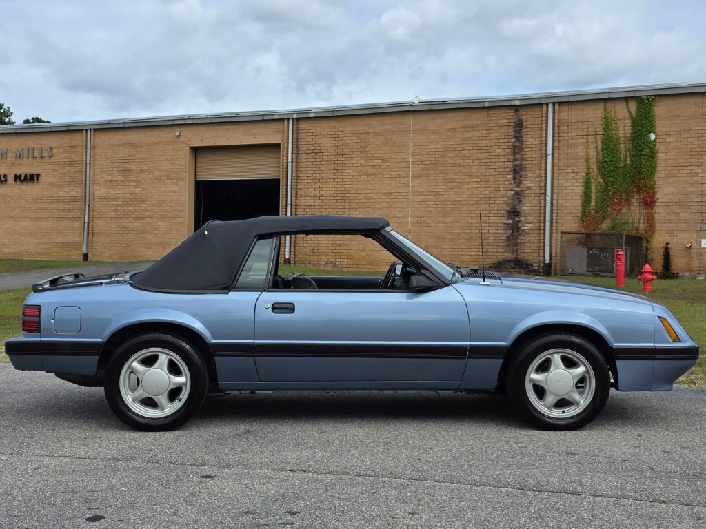 1986 Ford Mustang Image 6