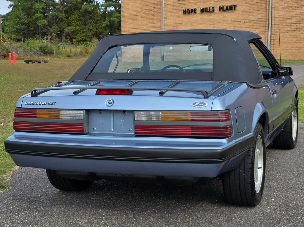 1986 Ford Mustang Image 8