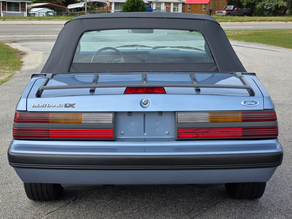 1986 Ford Mustang Image 9