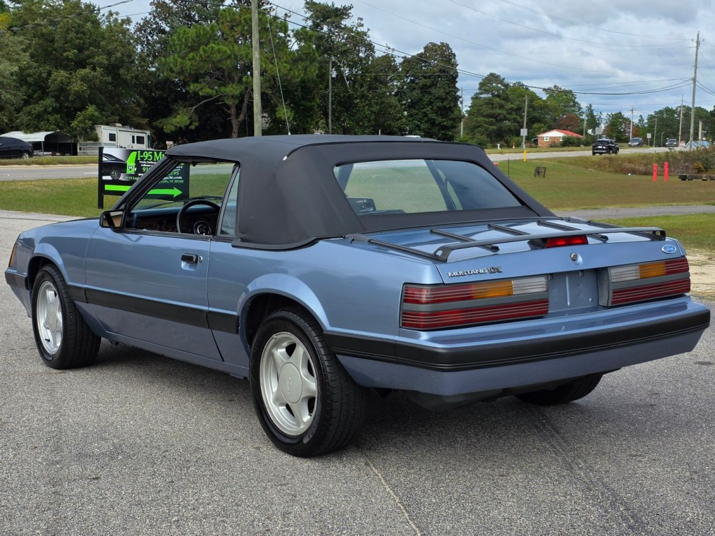 1986 Ford Mustang Image 11