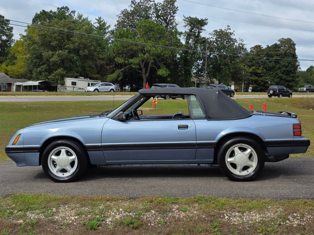 1986 Ford Mustang Image 12