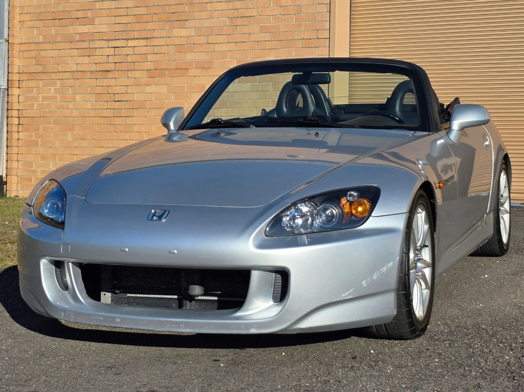 2005 Honda S2000 Image 2