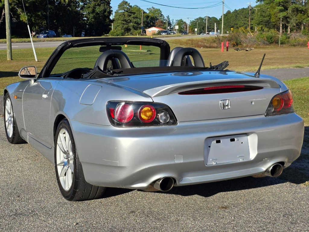 2005 Honda S2000 Image 10
