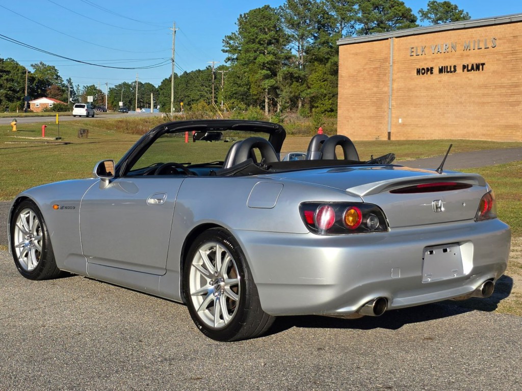 2005 Honda S2000 Image 11