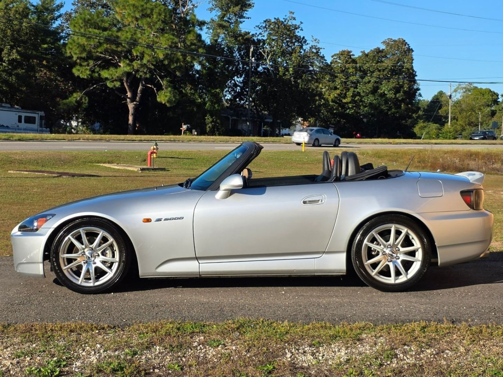 2005 Honda S2000 Image 12
