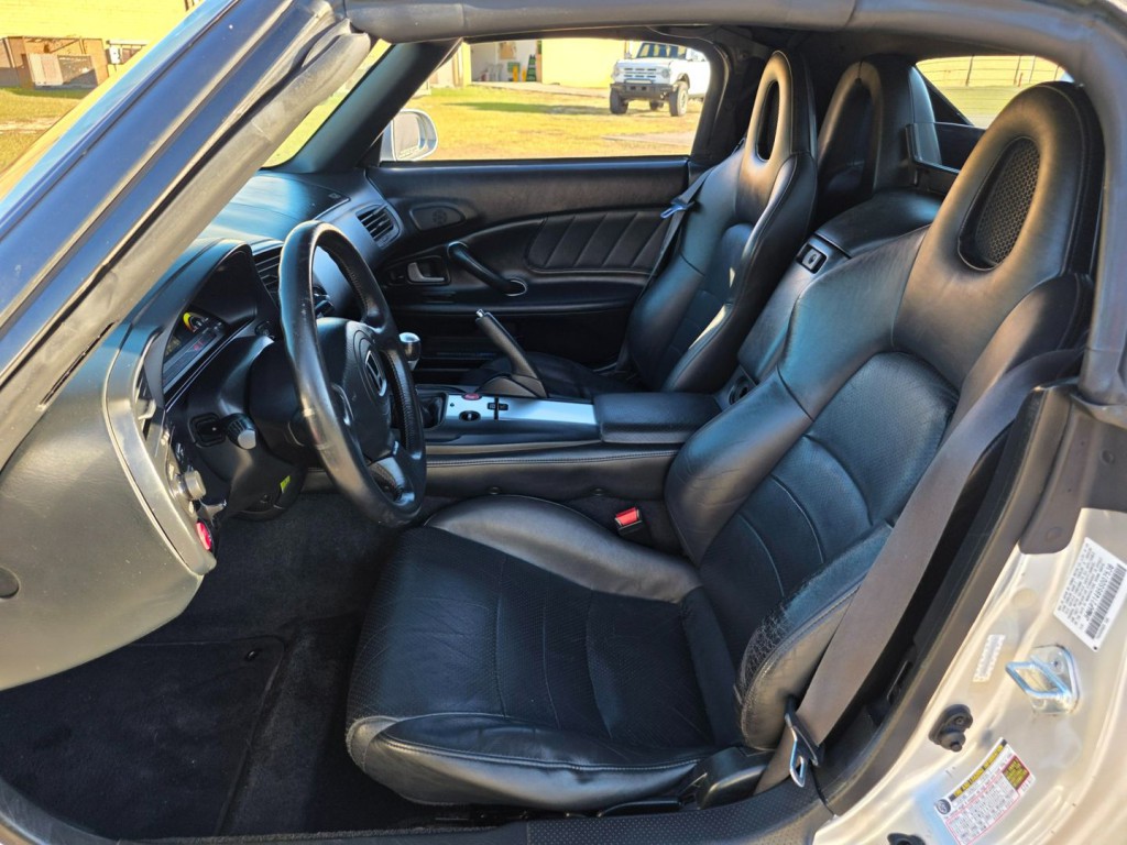 2005 Honda S2000 Image 15