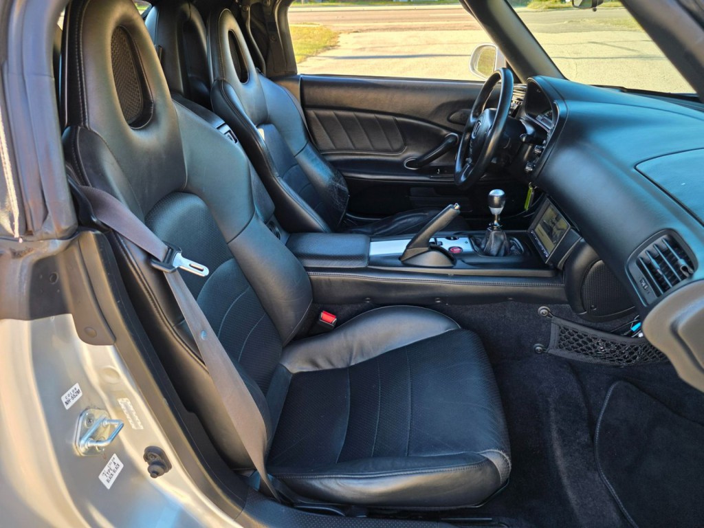 2005 Honda S2000 Image 28