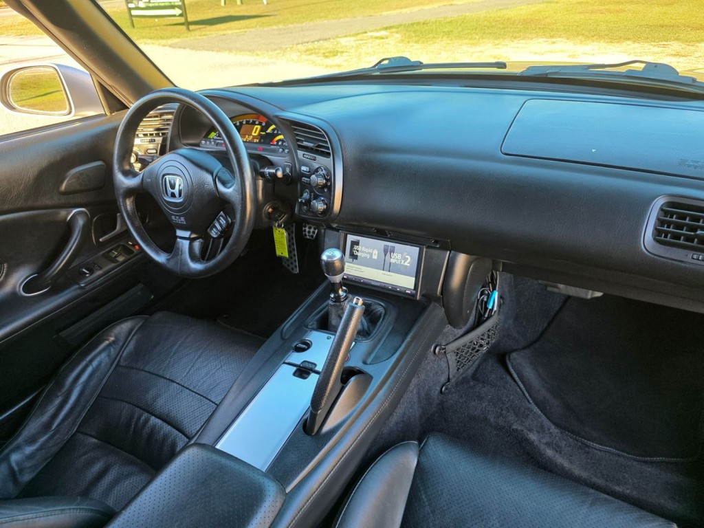 2005 Honda S2000 Image 30