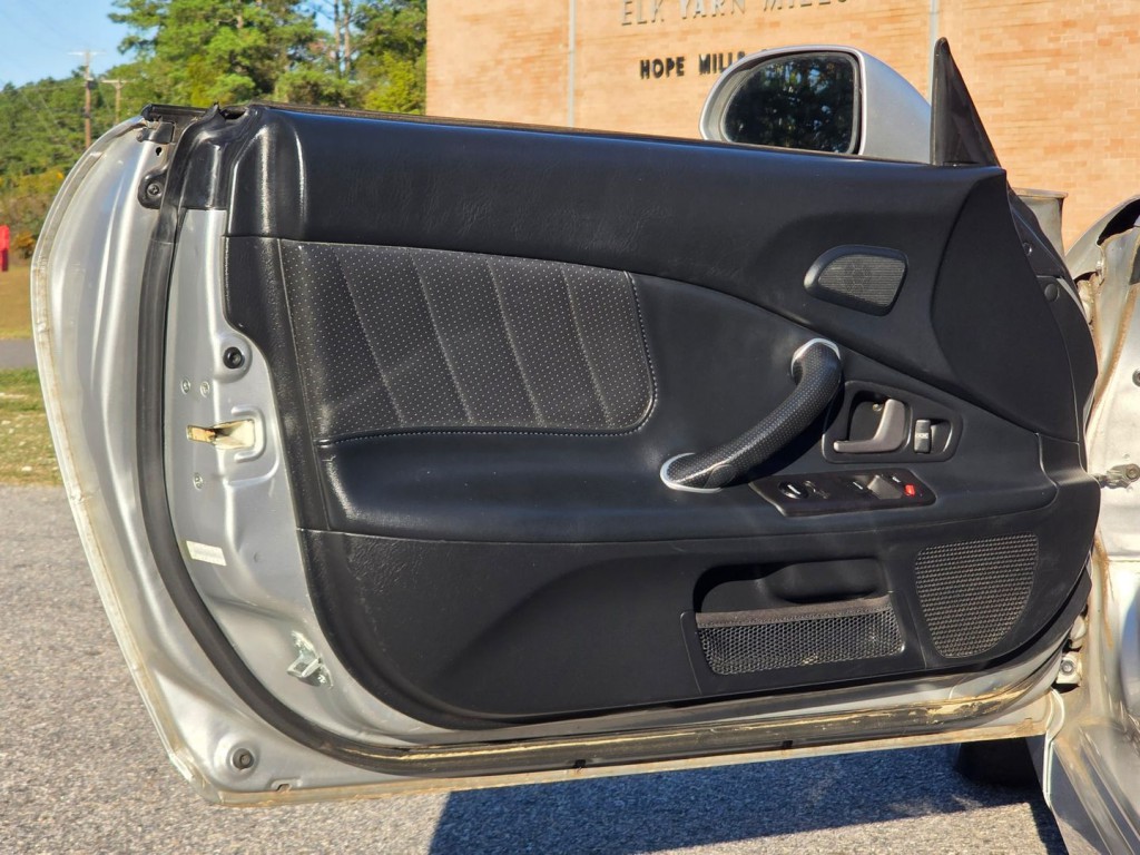 2005 Honda S2000 Image 31