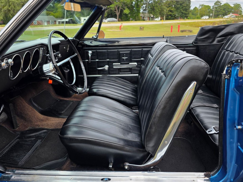 1965 Chevrolet Corvair Image 15