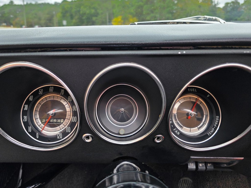 1965 Chevrolet Corvair Image 17