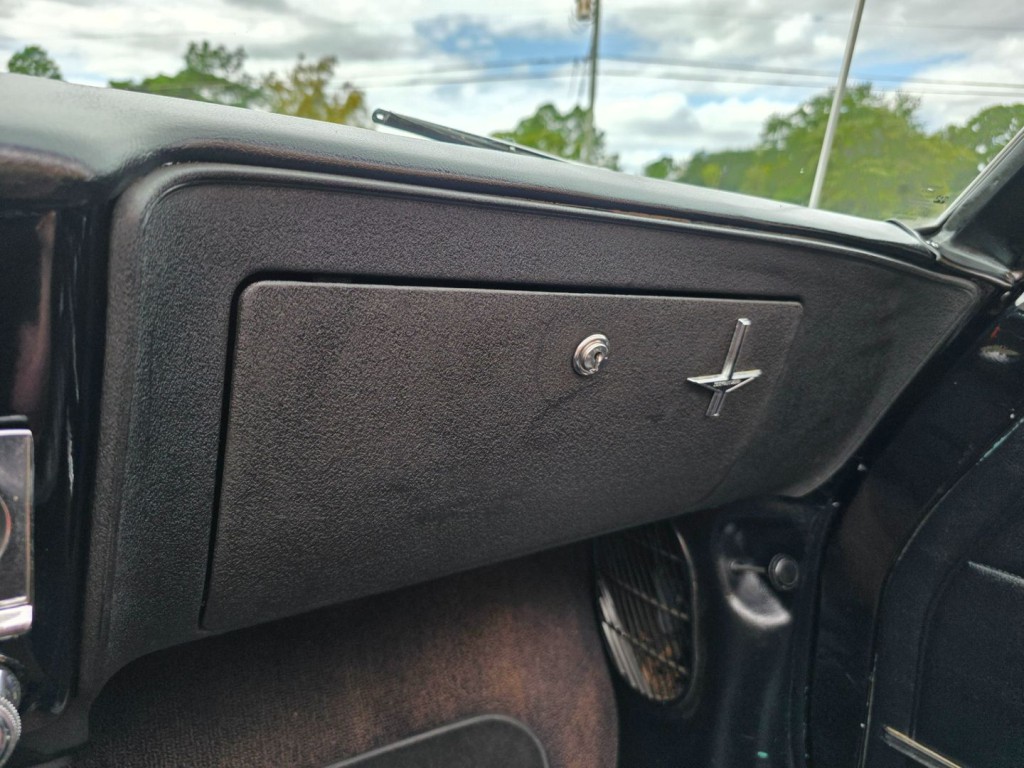 1965 Chevrolet Corvair Image 19