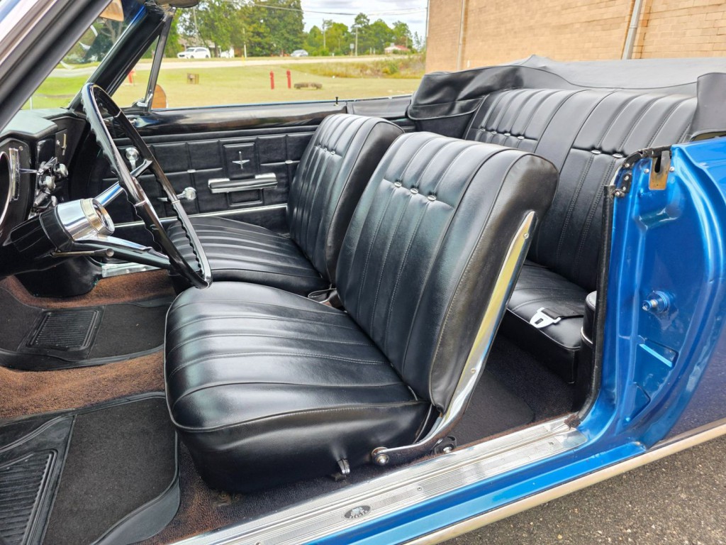 1965 Chevrolet Corvair Image 21