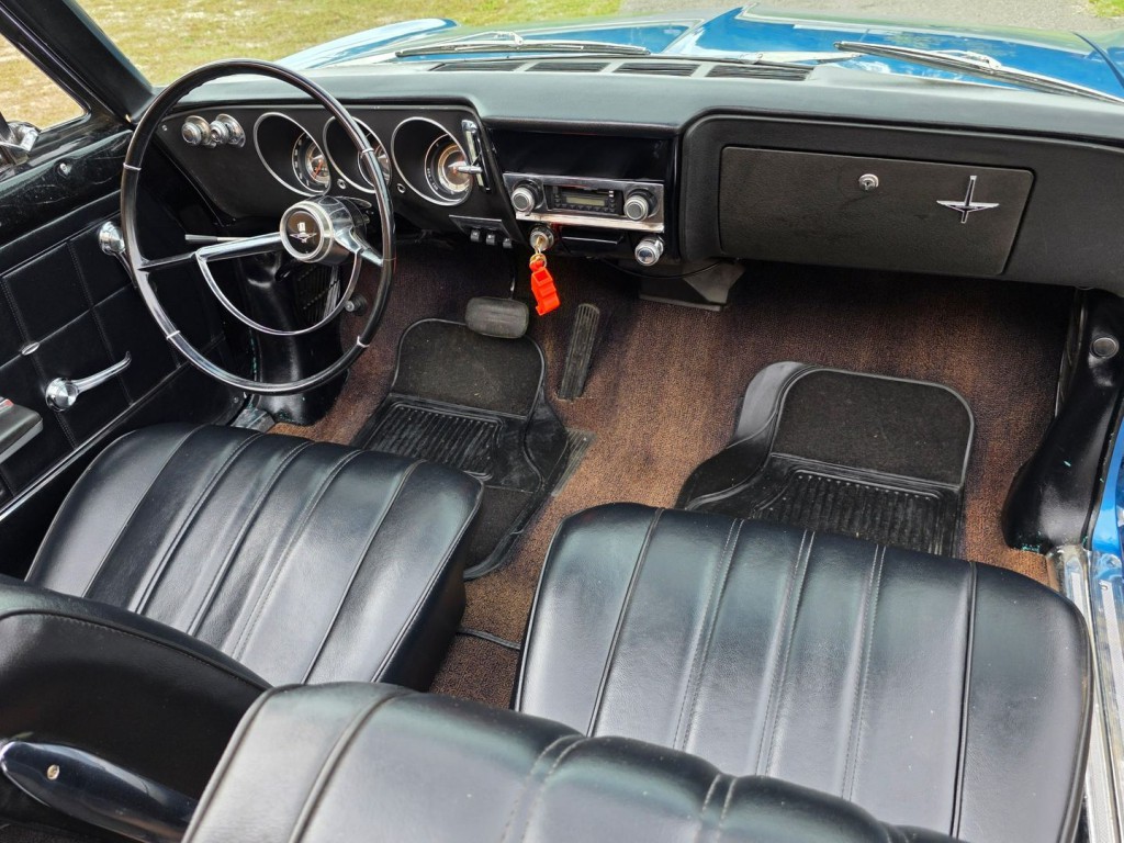 1965 Chevrolet Corvair Image 27
