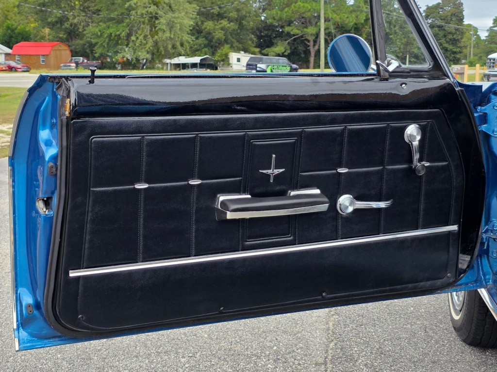 1965 Chevrolet Corvair Image 28