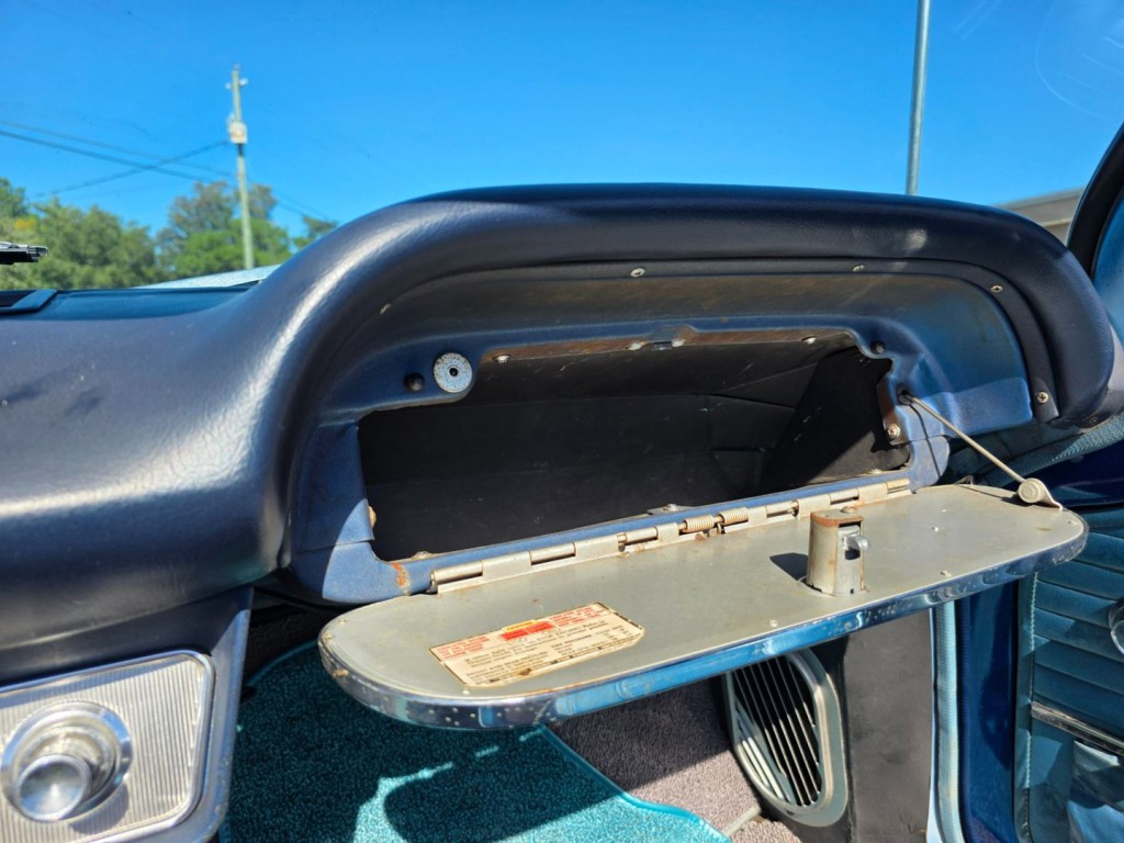 1964 Chevrolet Corvair Image 23