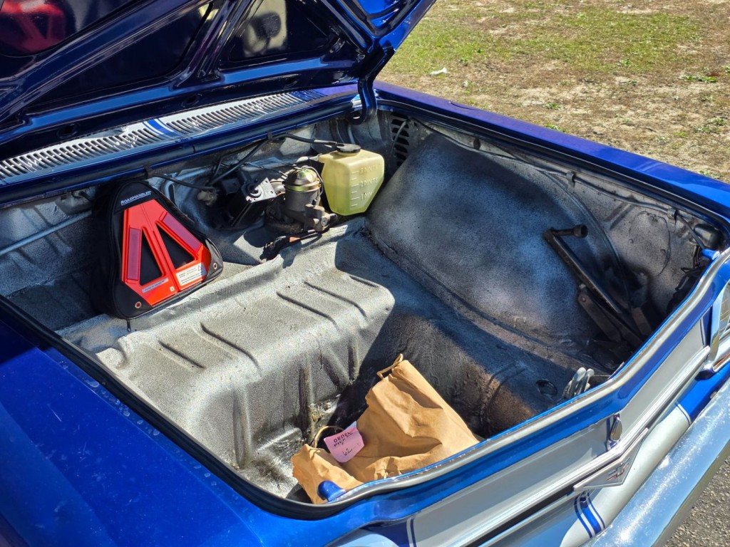 1964 Chevrolet Corvair Image 39