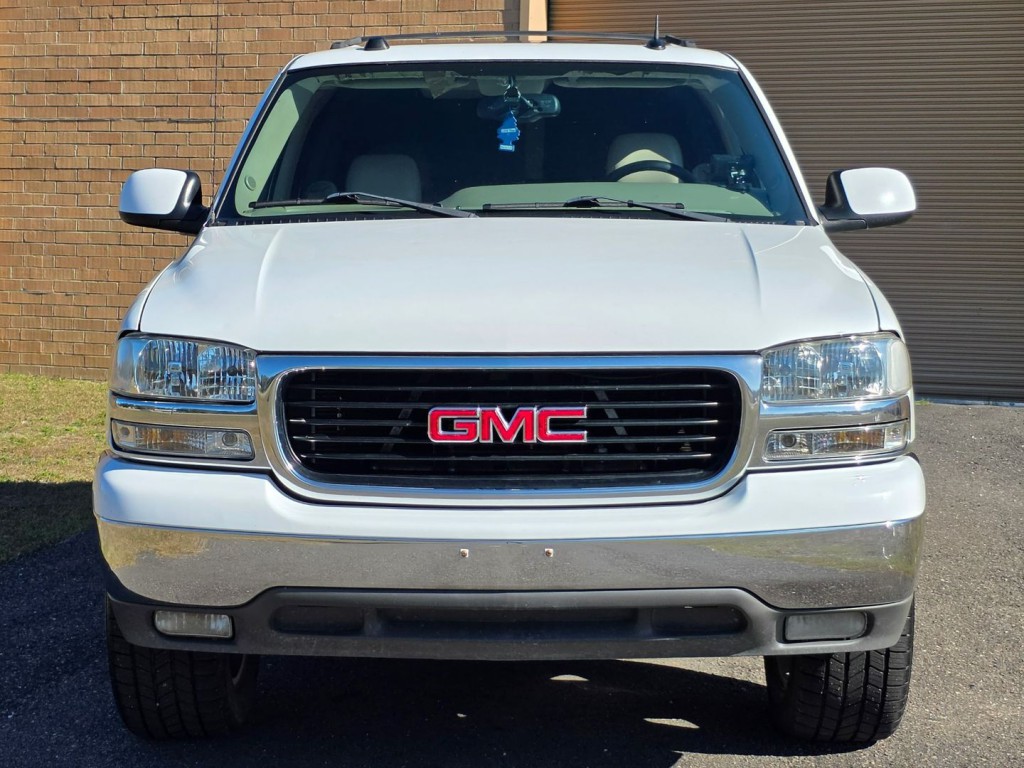 2005 GMC Yukon Image 3