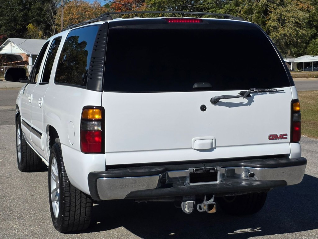 2005 GMC Yukon Image 10